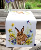 画像: クロスステッチで作るテーブルランナー　Hare in Flowers  和文説明書付